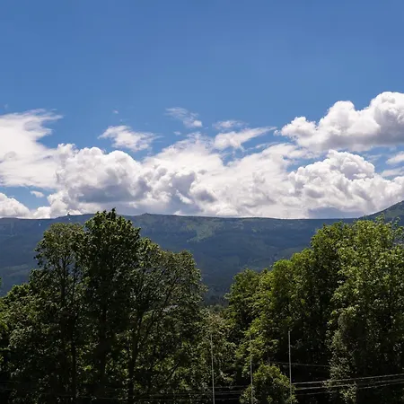 Widok Na Szrenice Z Tarasem شكلارسكا بوريبا